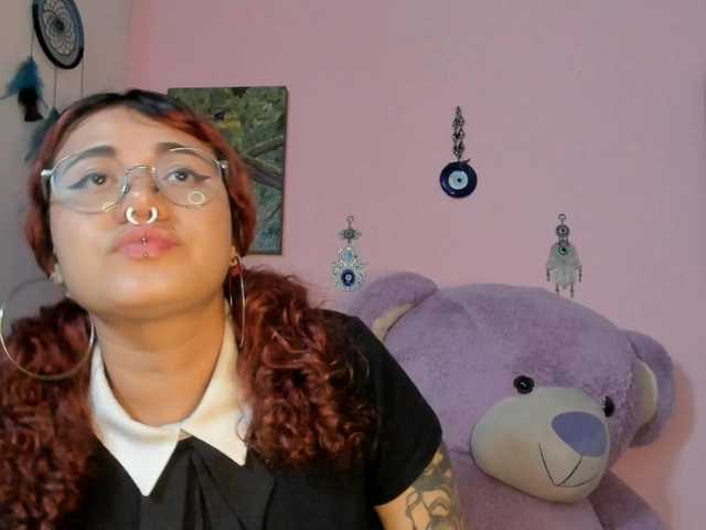 Maddyjhonsson's BongaCams show and profile