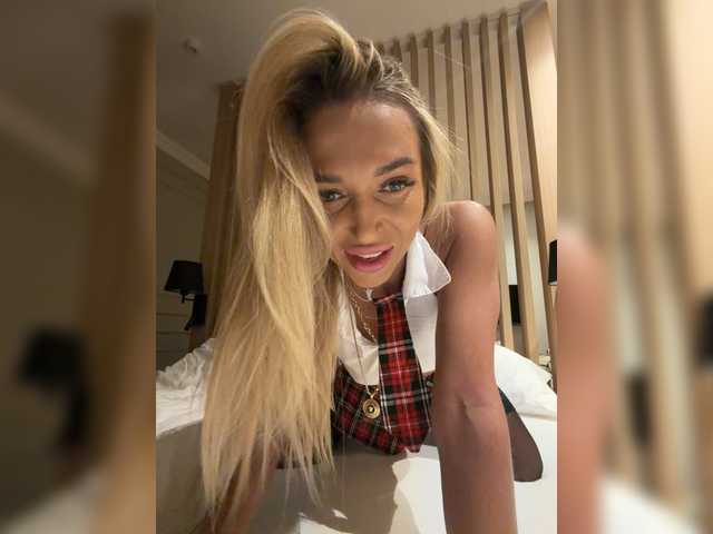 EvaBlondi's BongaCams show and profile