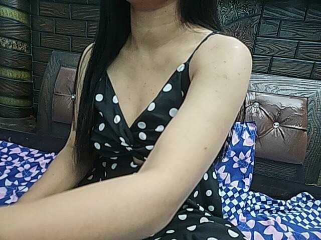 Dollmeenu – webcam model profile photo