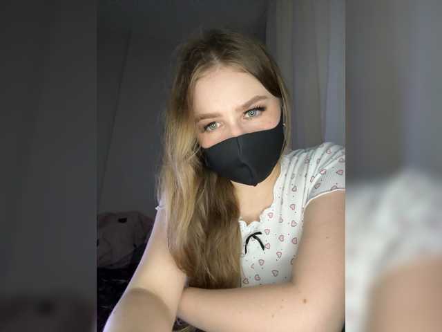 Aweanoraa's BongaCams show and profile