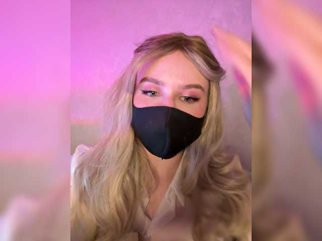 Aweanoraa's BongaCams show and profile