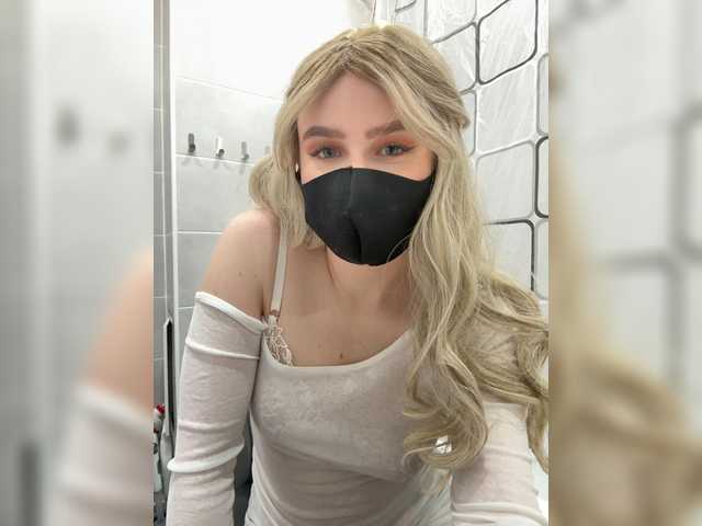 Aweanoraa's BongaCams show and profile