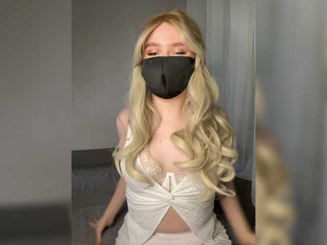 Aweanoraa's BongaCams show and profile