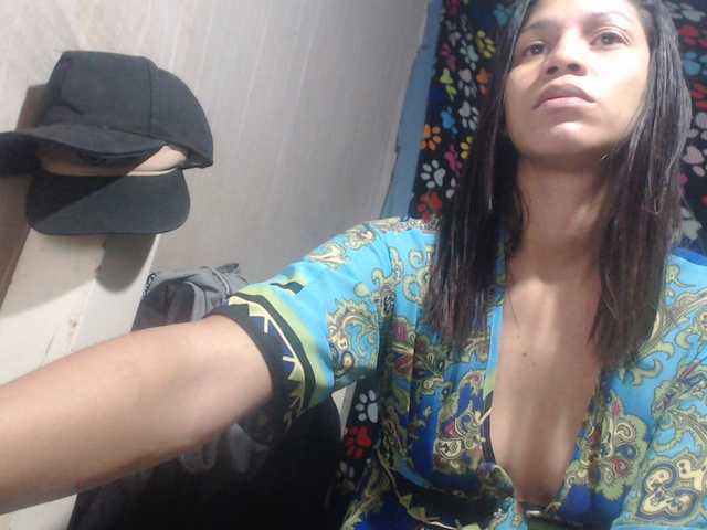 Elizabeth-a live sex cam on Showamateur