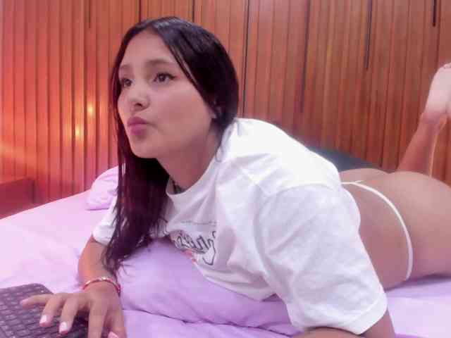 LailaRobinson webcam