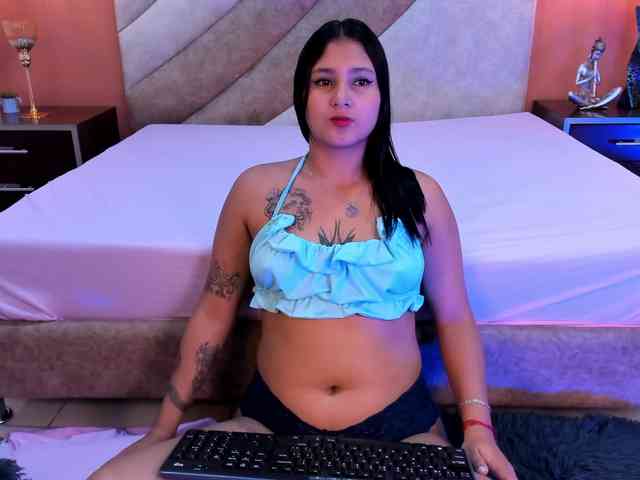 LailaRobinson webcam