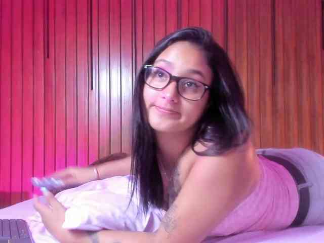 LailaRobinson webcam