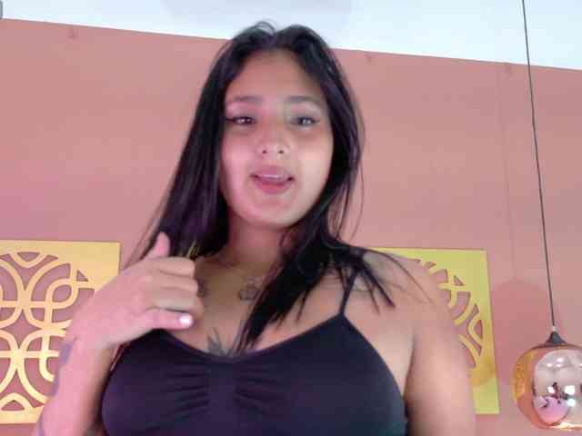 LailaRobinson webcam