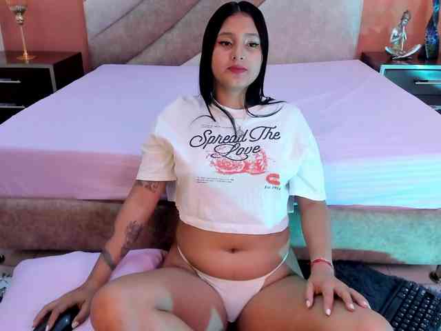 LailaRobinson webcam