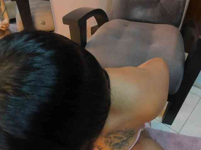 LailaRobinson webcam