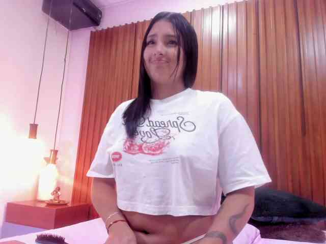 LailaRobinson webcam