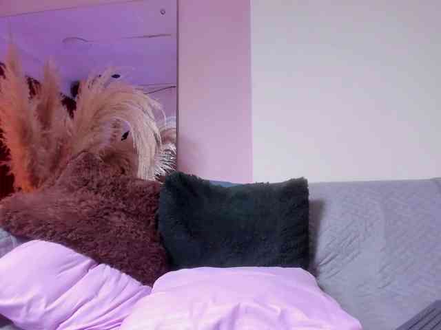 LailaRobinson webcam