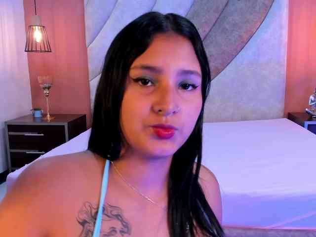 LailaRobinson webcam