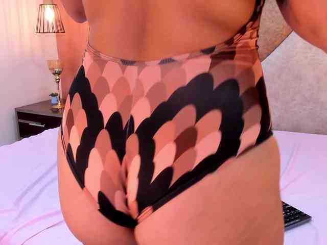 LailaRobinson webcam