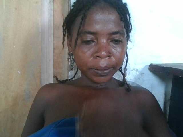 Momeny webcam bongacams model stream image