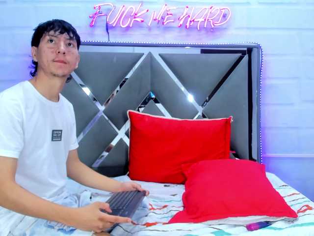 BunnyLove-'s BongaCams show and profile