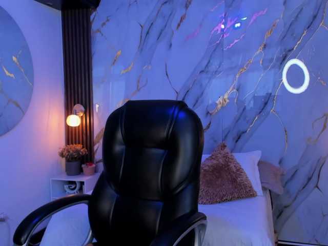 MaiaEvans's BongaCams show and profile