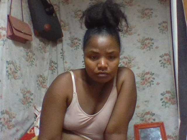 oliviaa – webcam model profile photo