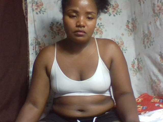 oliviaa, une amatrice française avec qui discuter et avoir du sexe