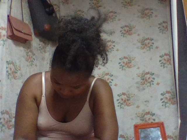 oliviaa – webcam model profile photo