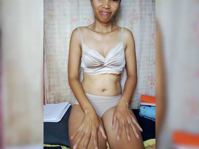 Jijikwella's BongaCams show and profile