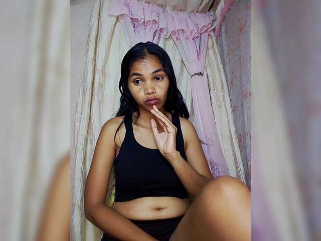 Jijikwella's BongaCams show and profile