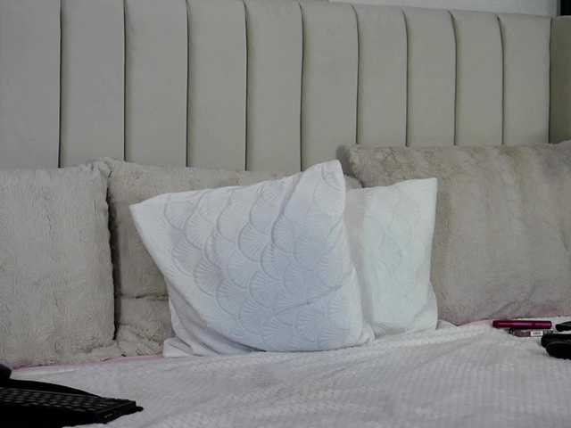 MiaJolie's BongaCams show and profile