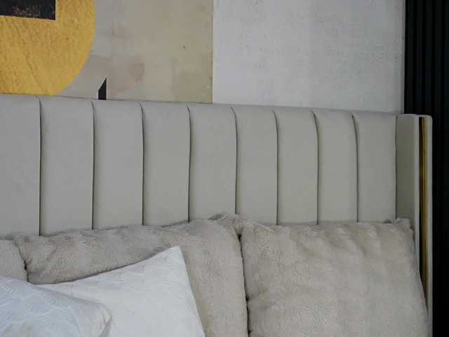 MiaJolie's BongaCams show and profile