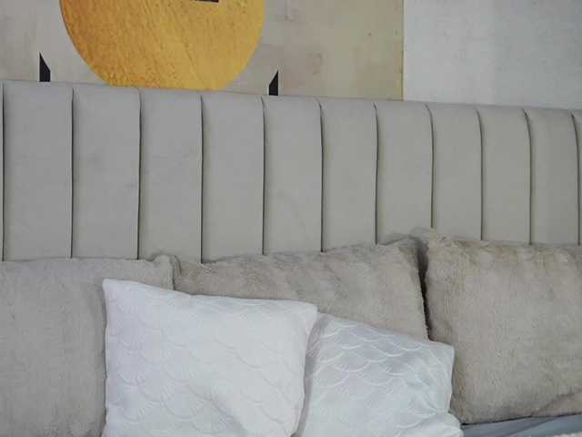 MiaJolie's BongaCams show and profile