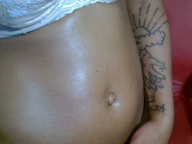 le modèle Prettytee est en webcam porno dans un show sur le site bongacams, il possède les tags suivants: Ebony,Brunette,Hairy