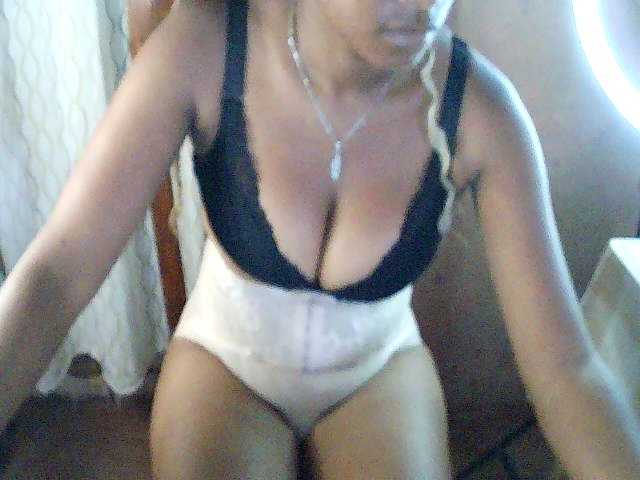 Nadia001's BongaCams show and profile