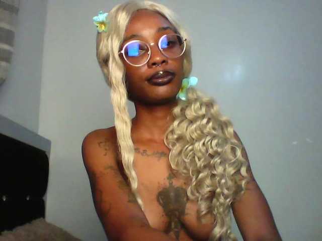 Calin33's BongaCams show and profile