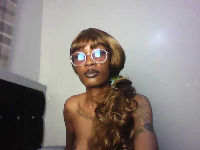 Calin33's BongaCams show and profile