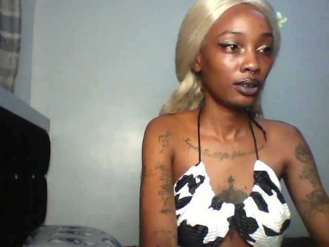 Calin33's BongaCams show and profile