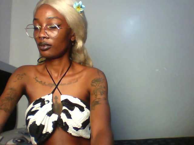 Calin33's BongaCams show and profile