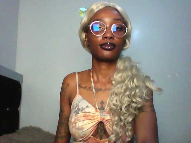 Calin33's BongaCams show and profile