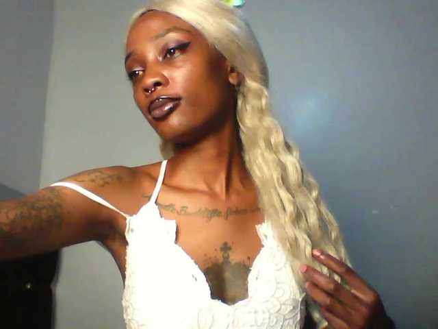 Calin33's BongaCams show and profile