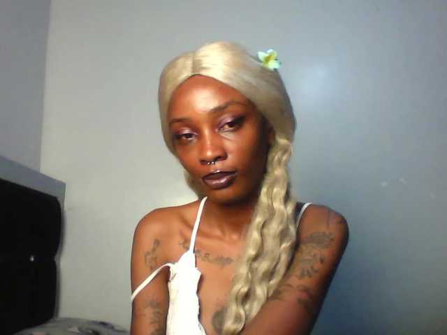 Calin33's BongaCams show and profile