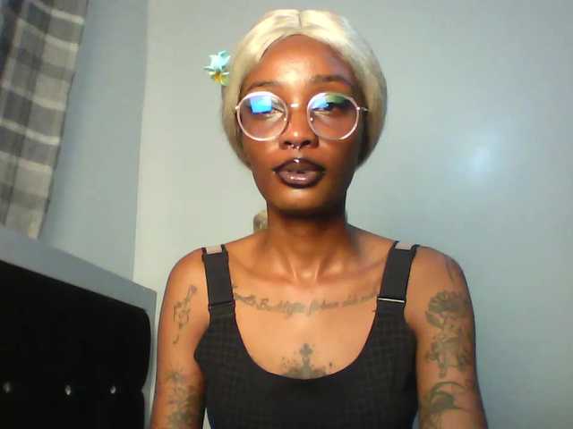 Calin33's BongaCams show and profile