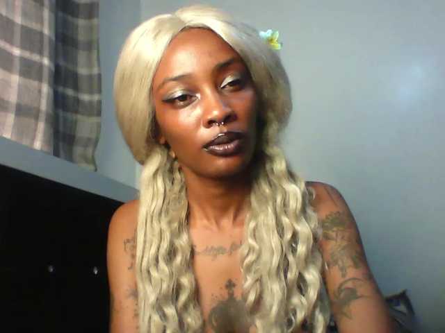 Calin33's BongaCams show and profile