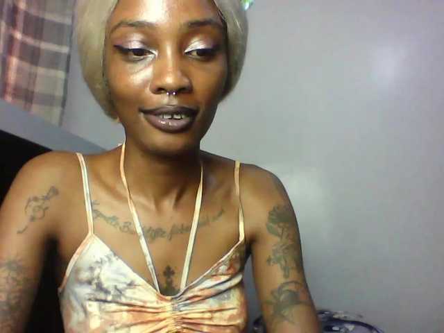 Calin33's BongaCams show and profile