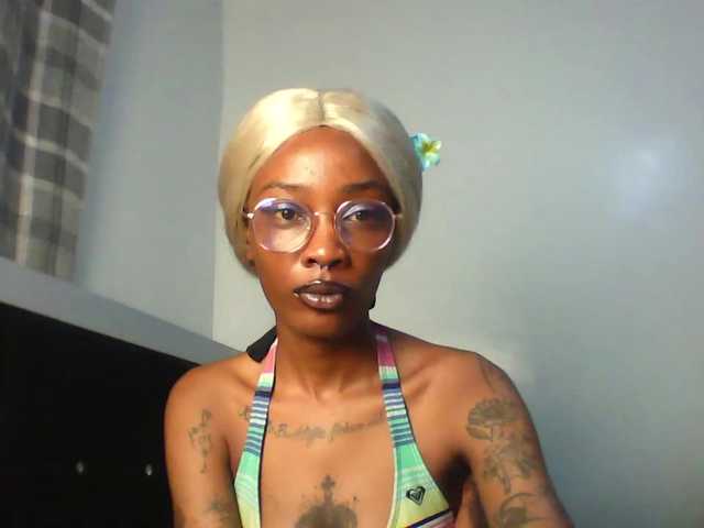 Calin33's BongaCams show and profile