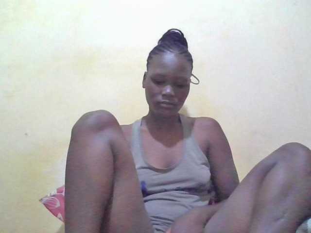 le modèle ebony-vannilah est en webcam porno dans un show sur le site bongacams, il possède les tags suivants: Ebony,Brunette,Shaved