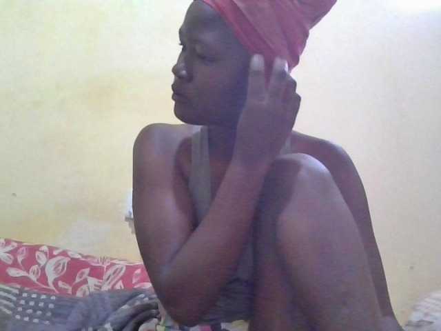 le modèle ebony-vannilah est en webcam porno dans un show sur le site bongacams, il possède les tags suivants: Ebony,Brunette,Shaved