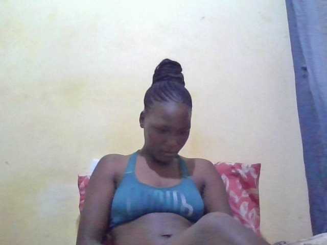 le modèle ebony-vannilah est en webcam porno dans un show sur le site bongacams, il possède les tags suivants: Ebony,Brunette,Shaved