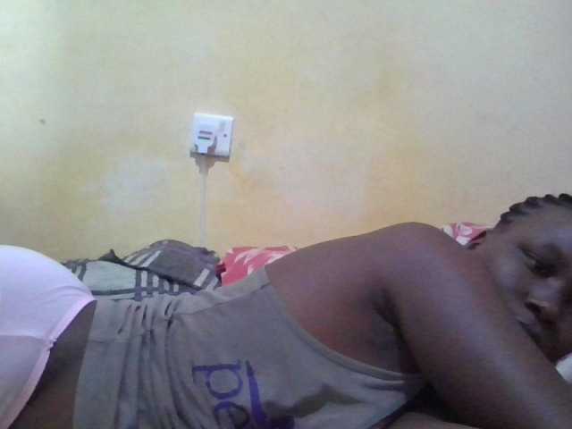 le modèle ebony-vannilah est en webcam porno dans un show sur le site bongacams, il possède les tags suivants: Ebony,Brunette,Shaved