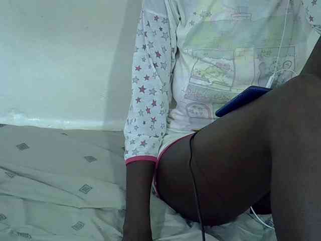 Prettyslim Live Webcam on BongaCams