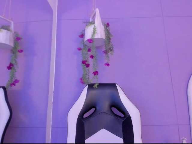 Emma-Queen-'s BongaCams show and profile