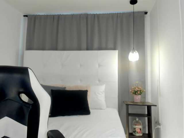 Emma-Queen-'s BongaCams show and profile