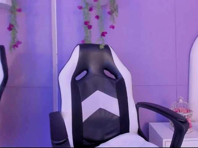 Emma-Queen- live cam